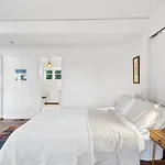 The Robinson Tree House In Silver Lake